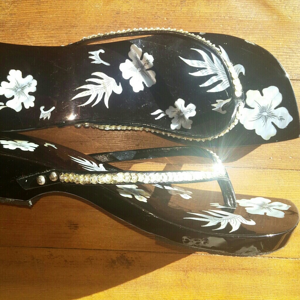 Shell enlayed lacquered wood shoes w sequin trim